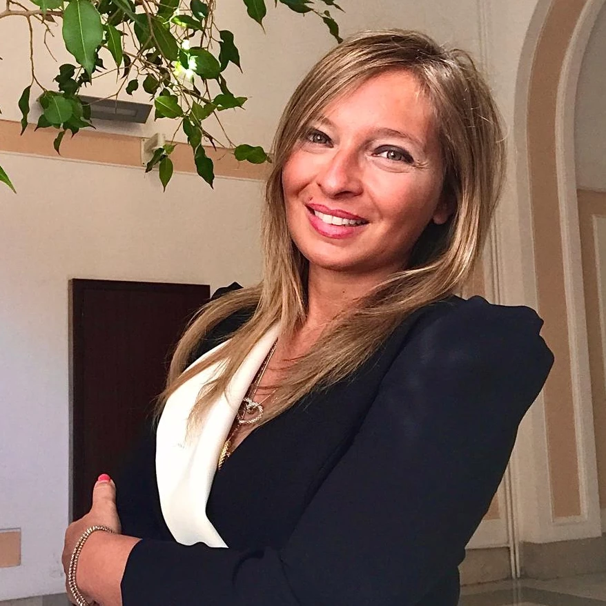 Speaker Image Description